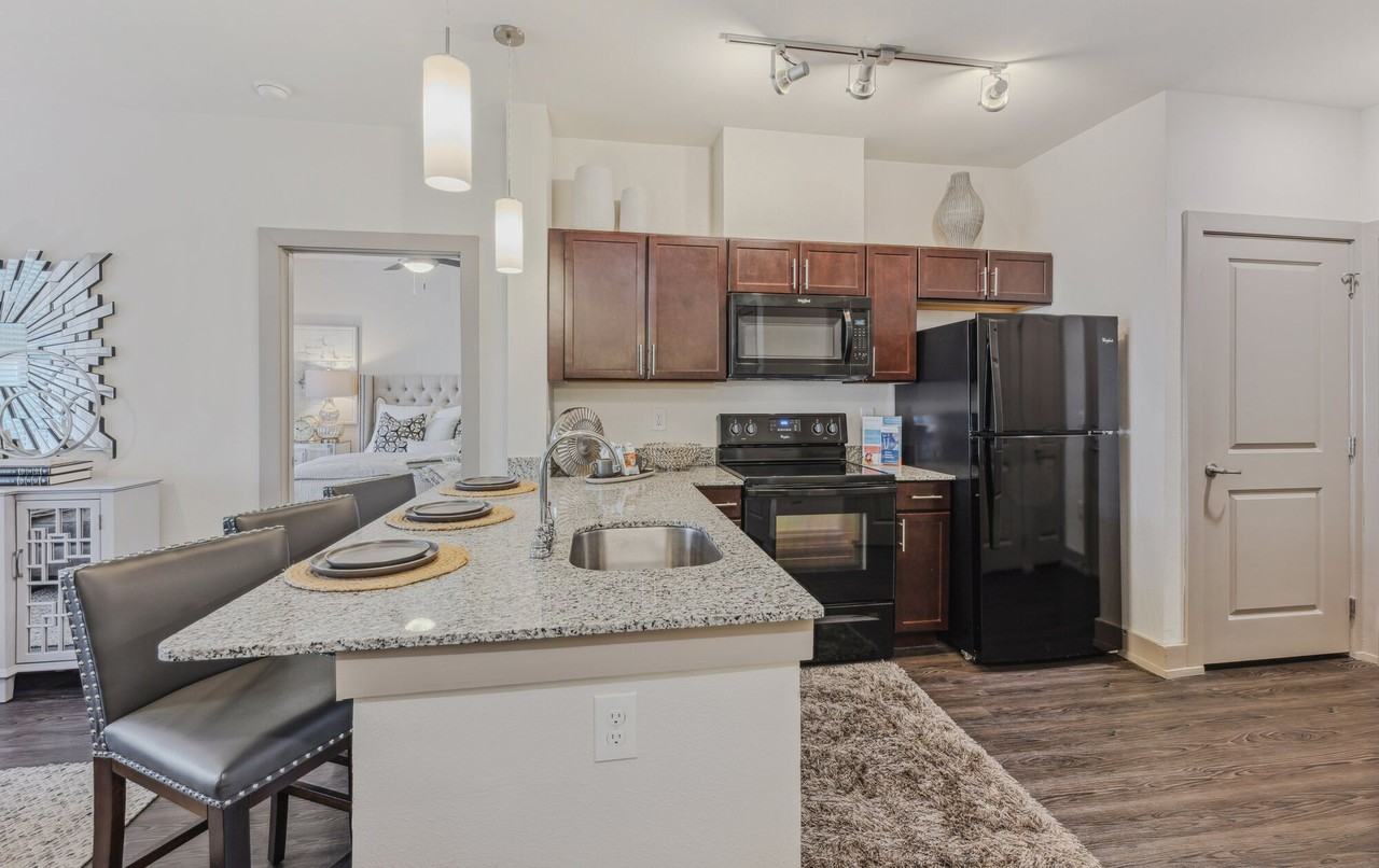 Steelyard - Photo 2 of 56