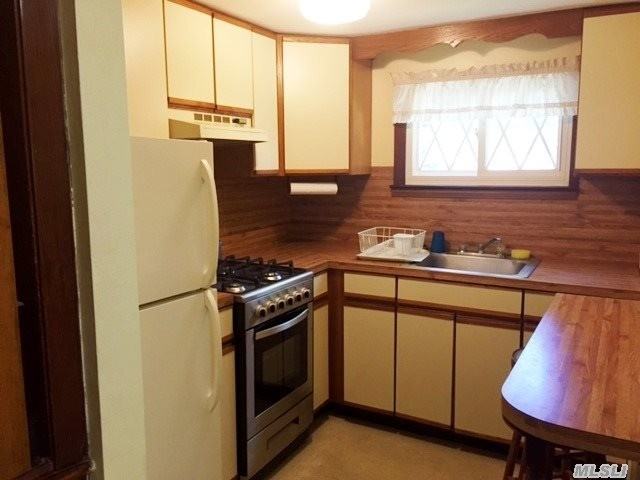 52 Forest Ave - Photo 2 of 10