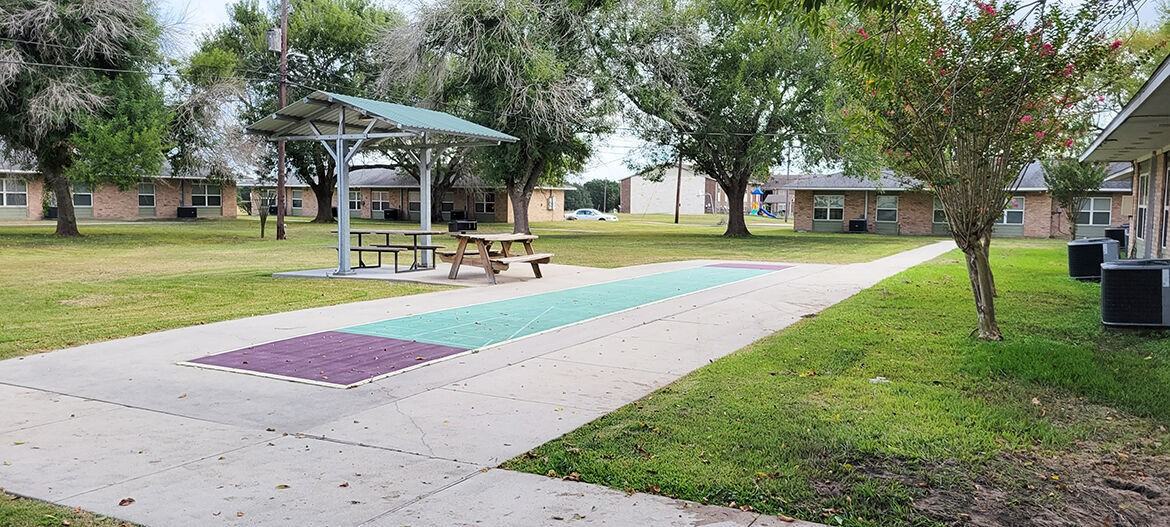 Hillwood Apts - Photo 2 of 5