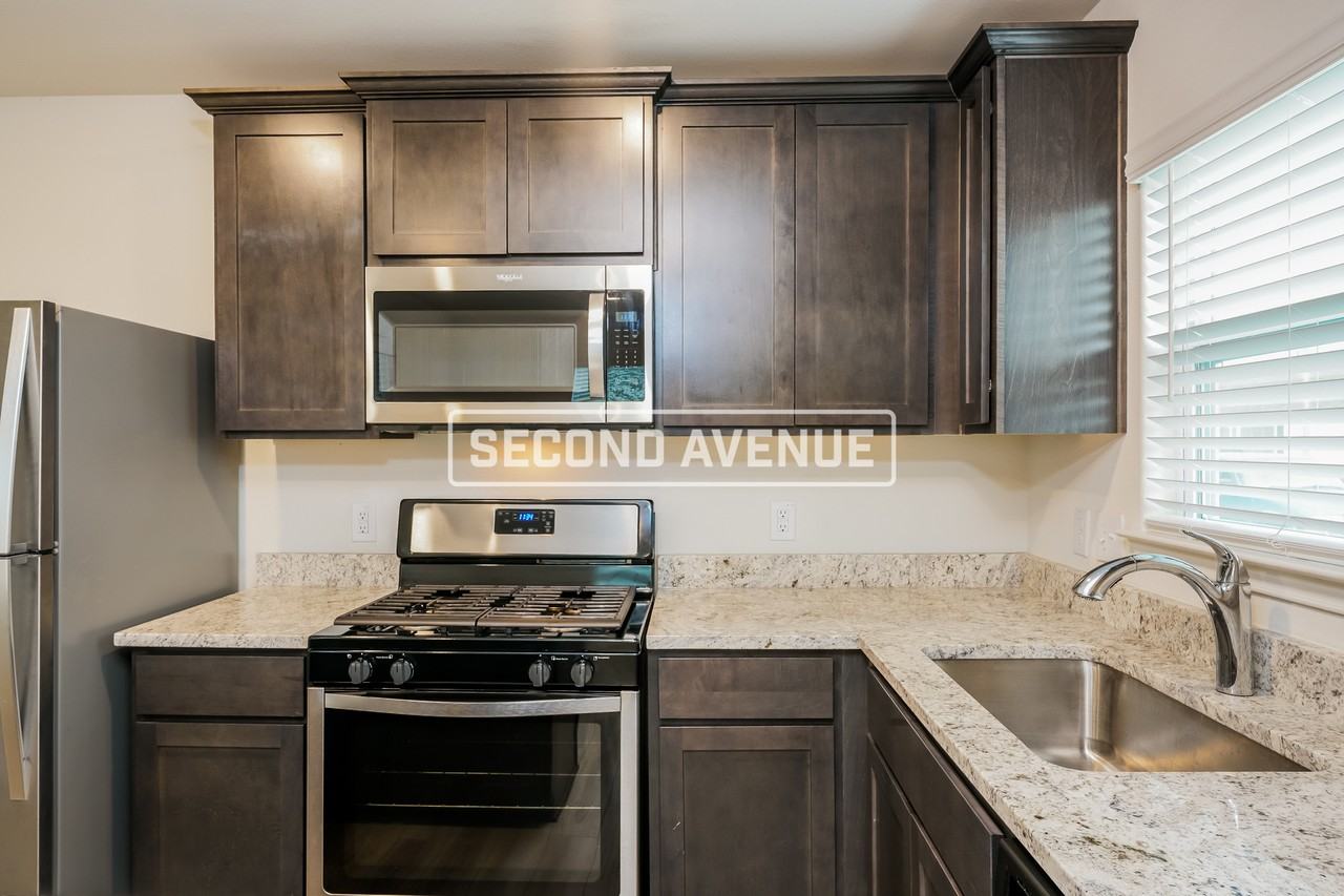 1401 Sunkiss Dr - Photo 5 of 23