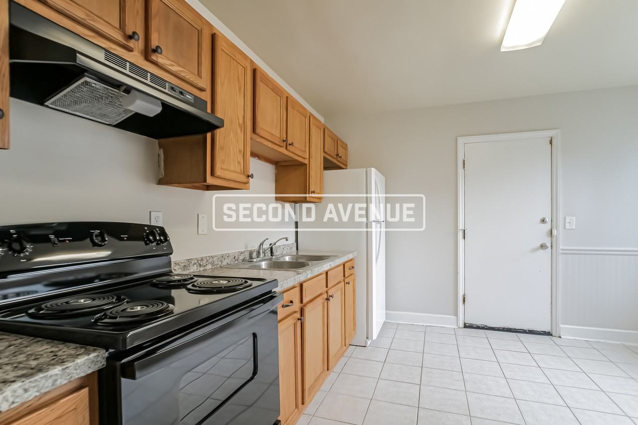 835 Gates St - Photo 2 of 14