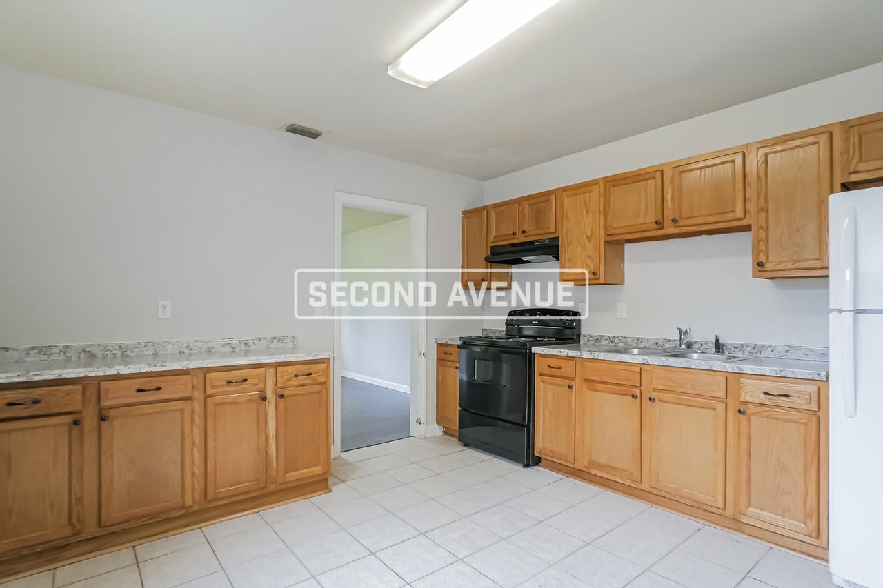 835 Gates St - Photo 3 of 14