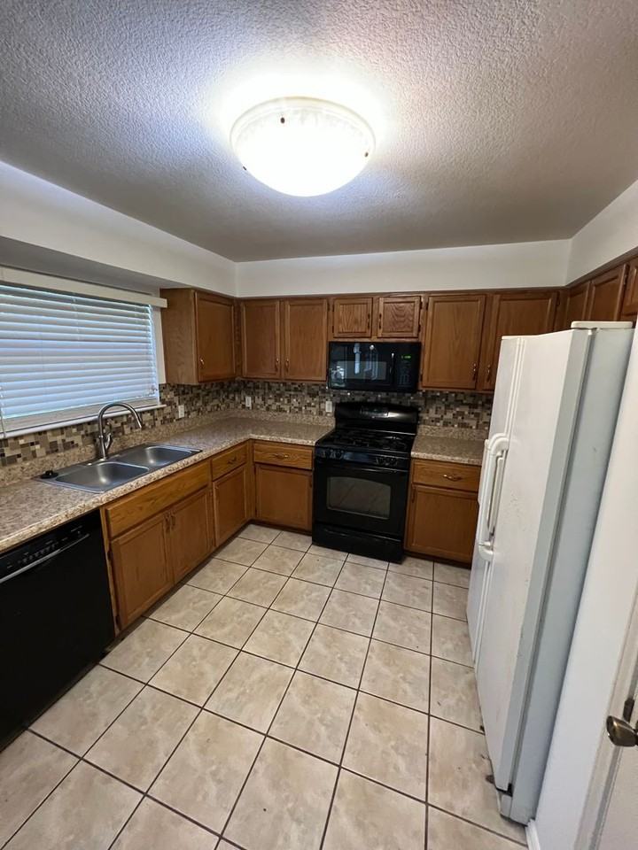 8500 Fern Bluff Ave - Photo 2 of 20