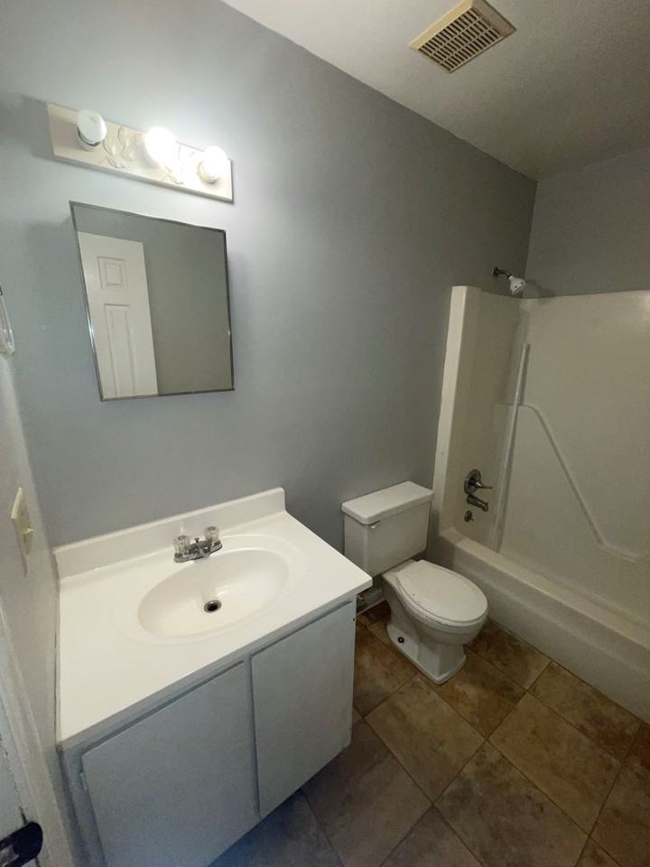 608 W Church St - Photo 3 of 8