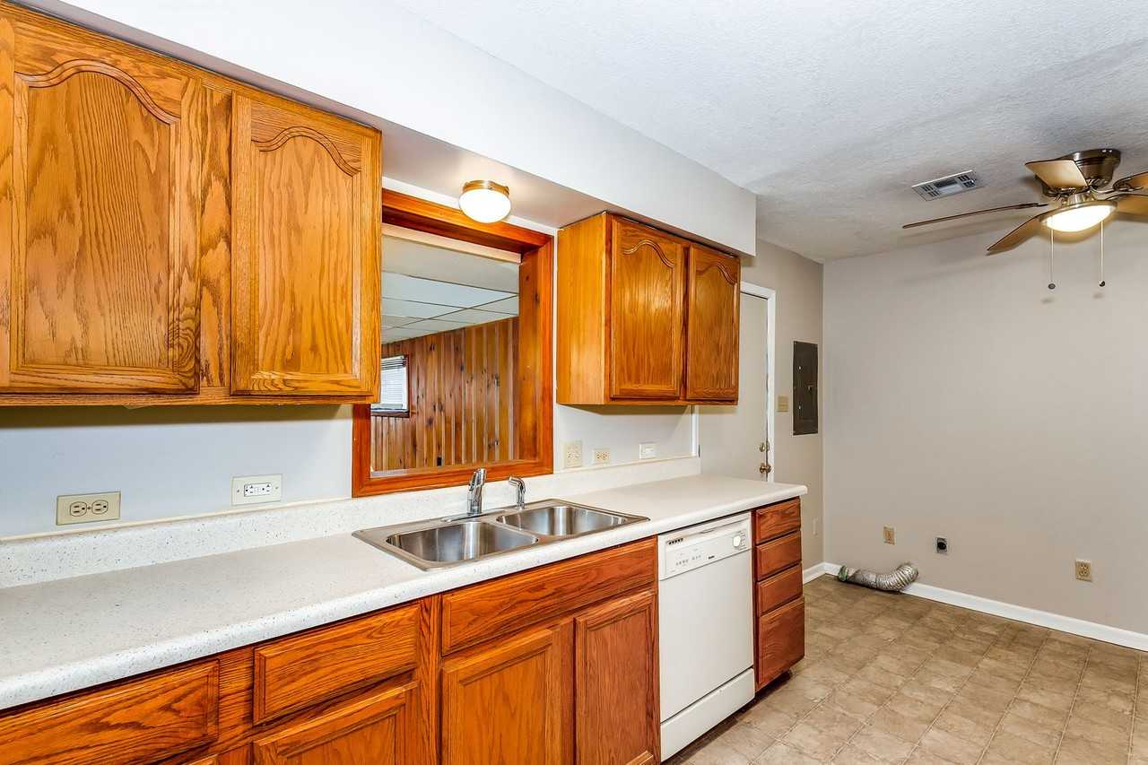 5331 E Elm St - Photo 3 of 10