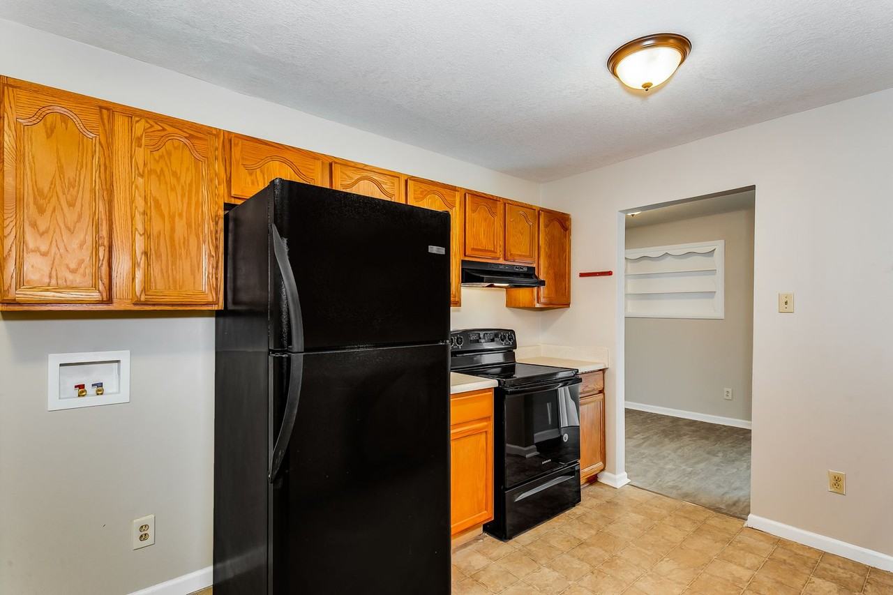 5331 E Elm St - Photo 4 of 10