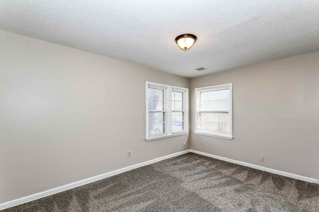 5331 E Elm St - Photo 7 of 10
