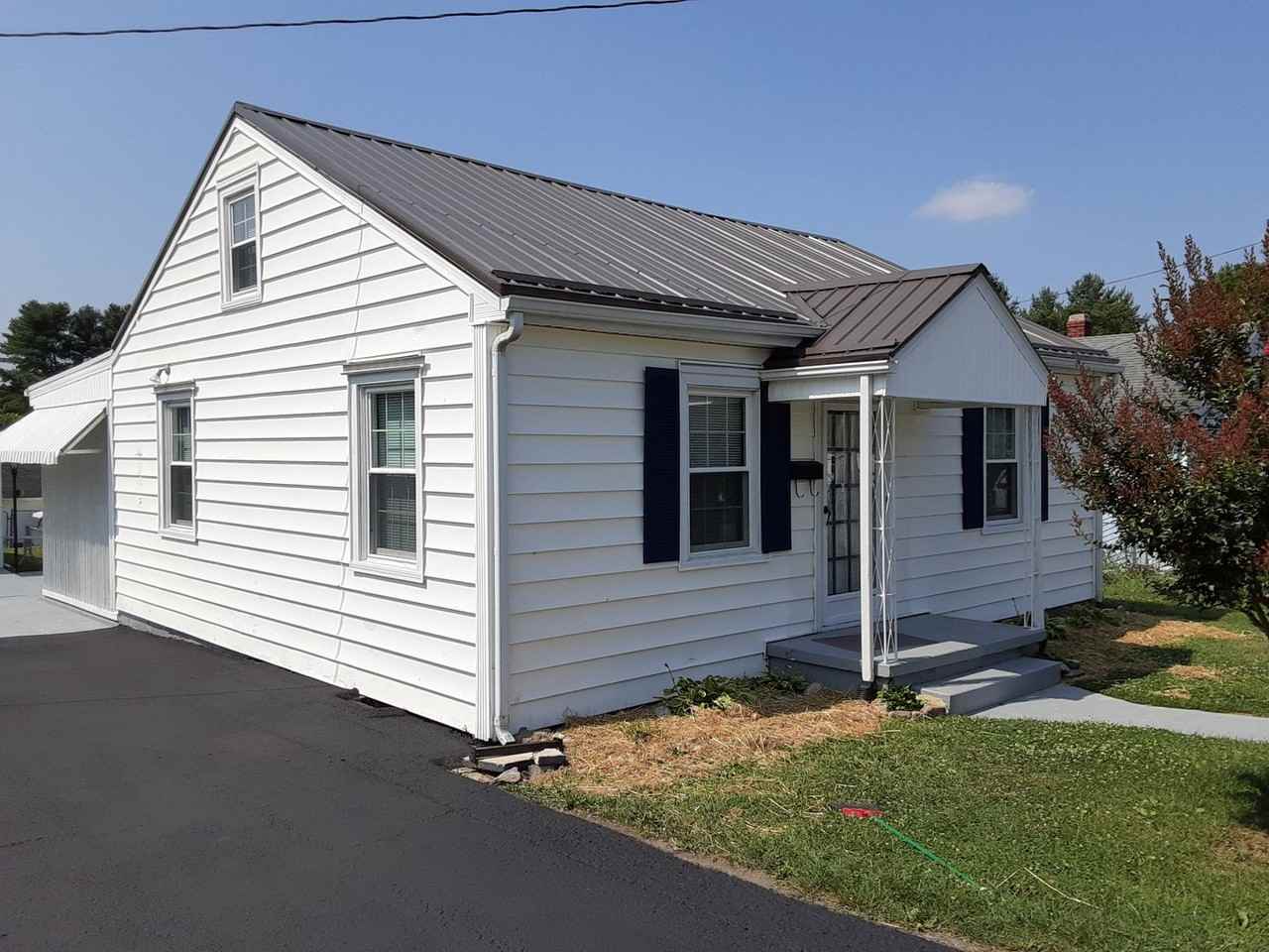 813 9th St - Photo 2 of 16