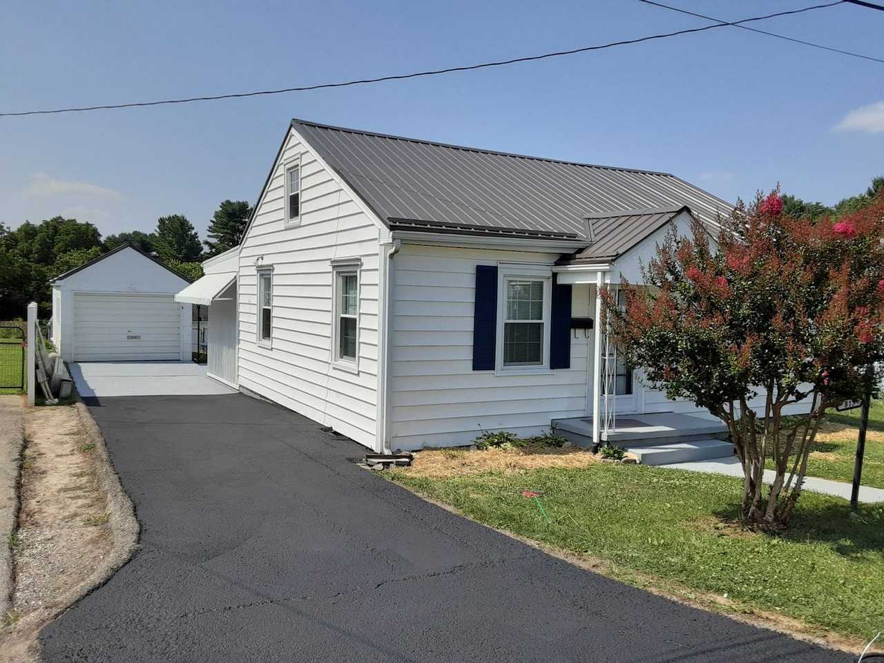 813 9th St - Photo 3 of 16