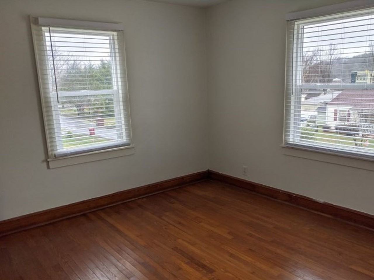 512 Lee Cir - Photo 3 of 5