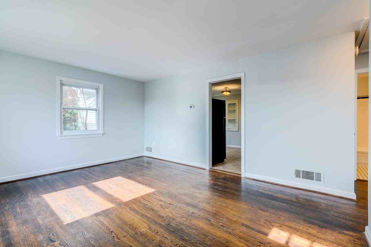 1917 S Quincy St - Photo 2 of 19