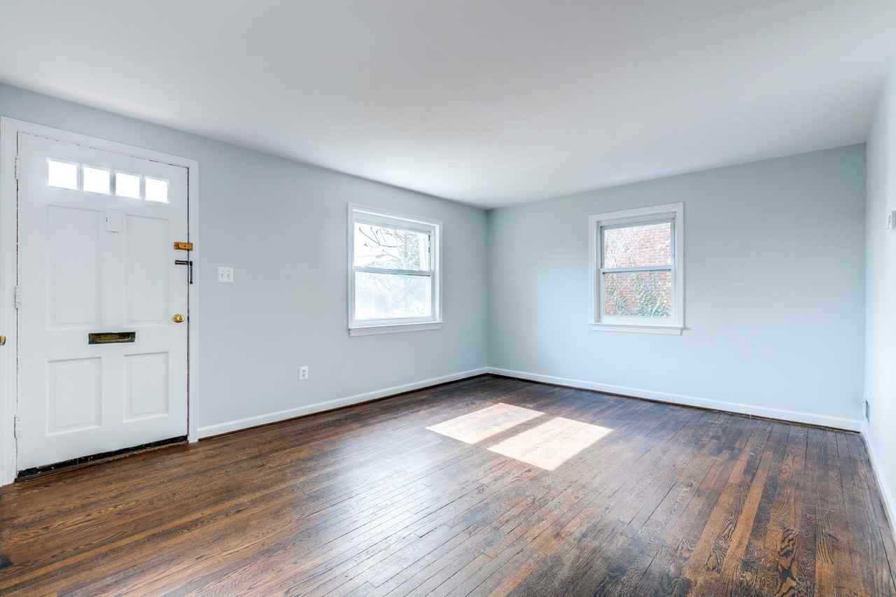 1917 S Quincy St - Photo 3 of 19