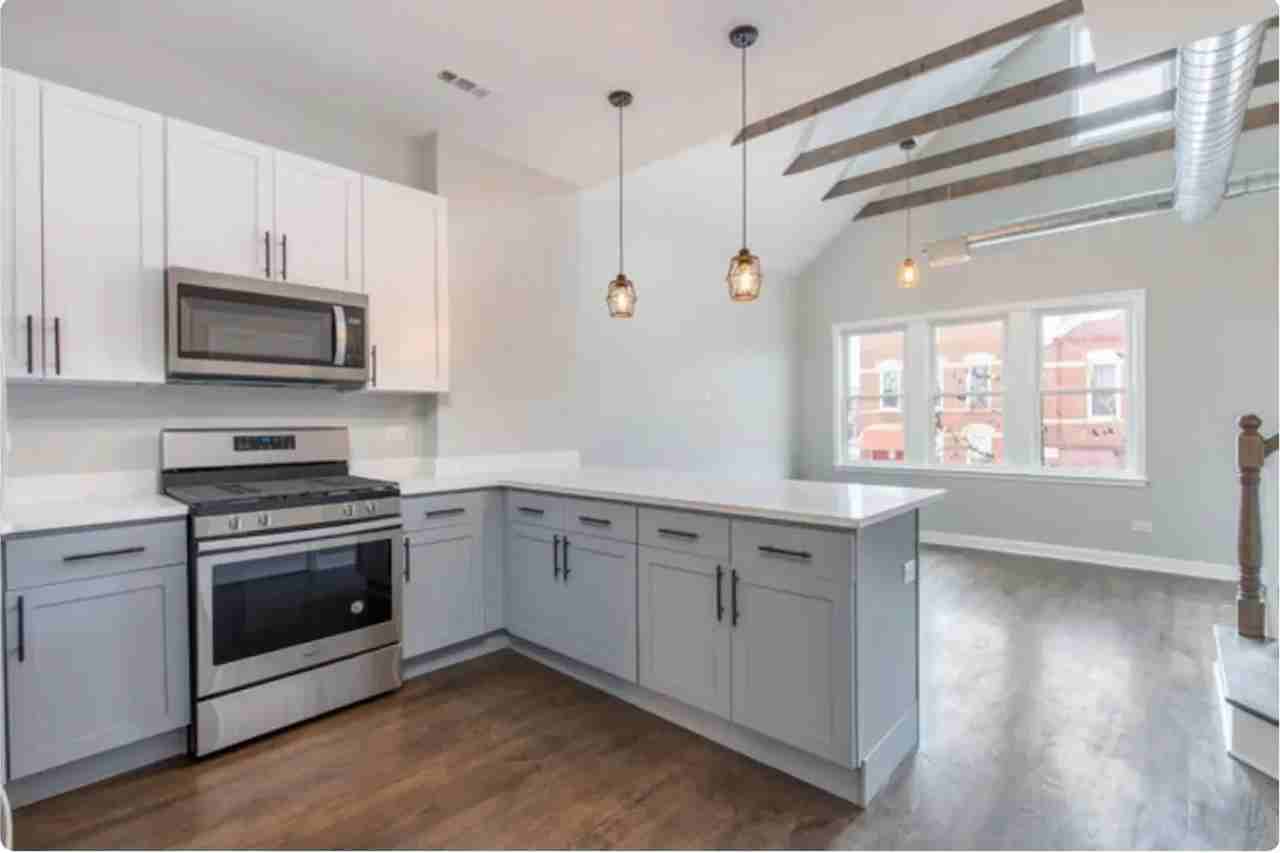 2004 W 19th St - Photo 2 of 13