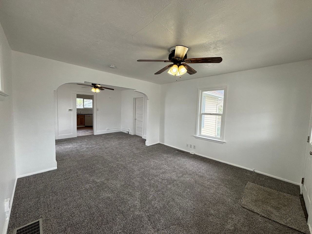 129 Wayne Ave - Photo 2 of 9