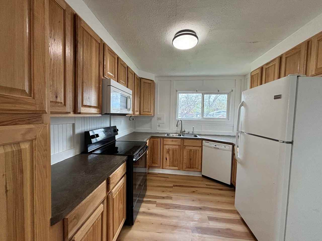 129 Wayne Ave - Photo 3 of 9