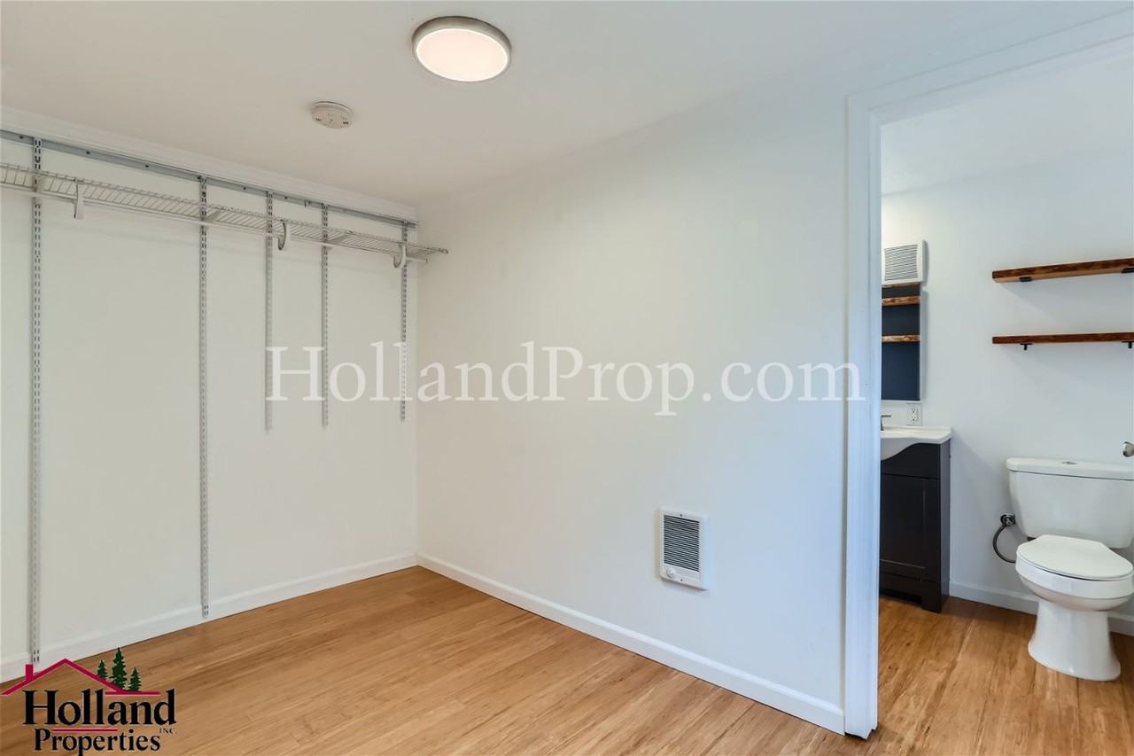 315 Nw Dennis Ave - Photo 7 of 12