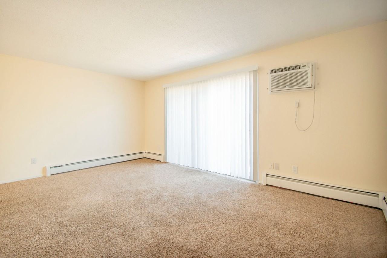 Excelsior Manor Apartments - Photo 2 of 27