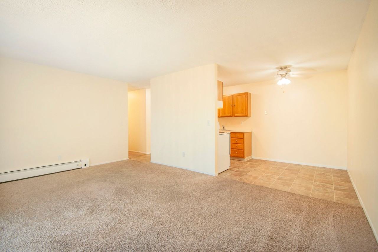 Excelsior Manor Apartments - Photo 3 of 27