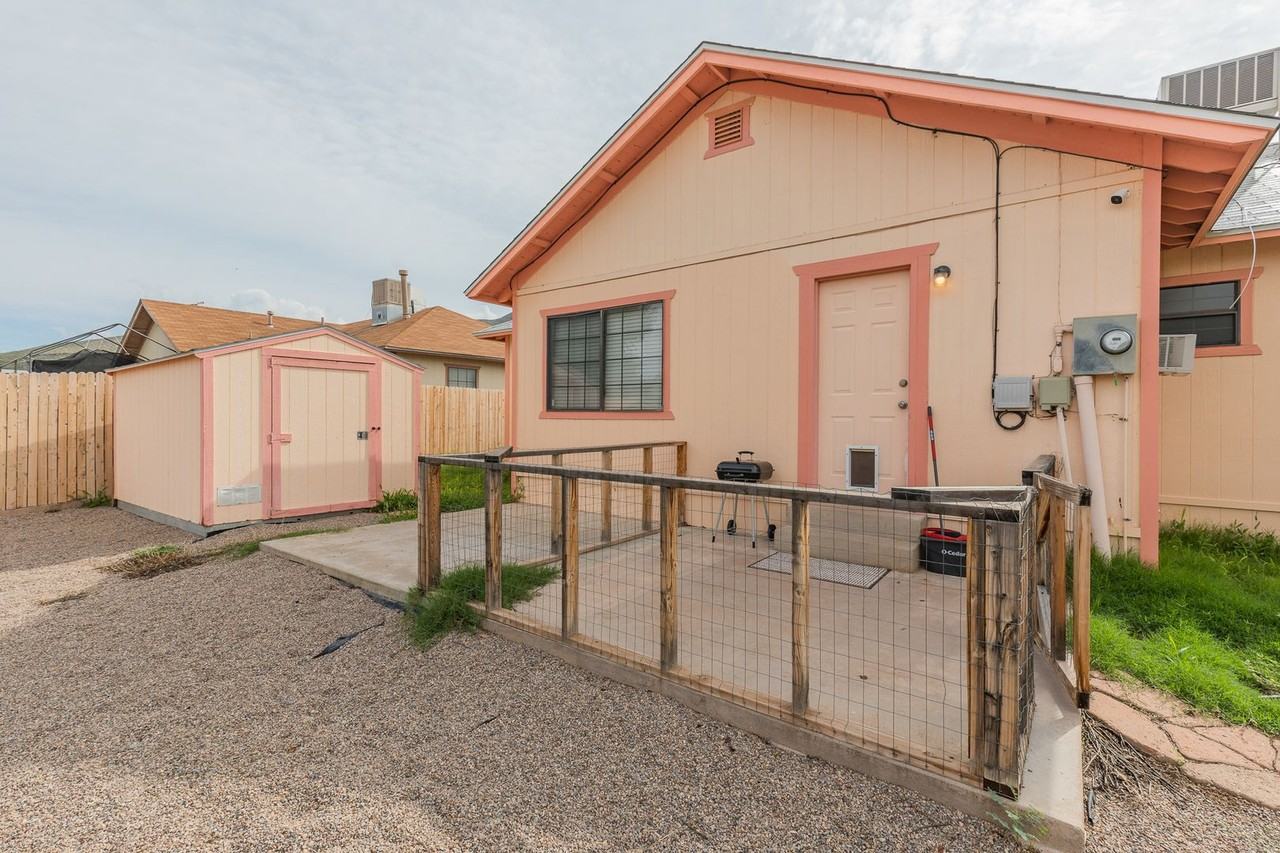 2424 Nevada Dr - Photo 6 of 25