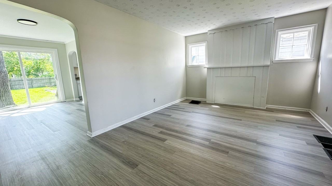 1824 S Champion Ave - Photo 2 of 11