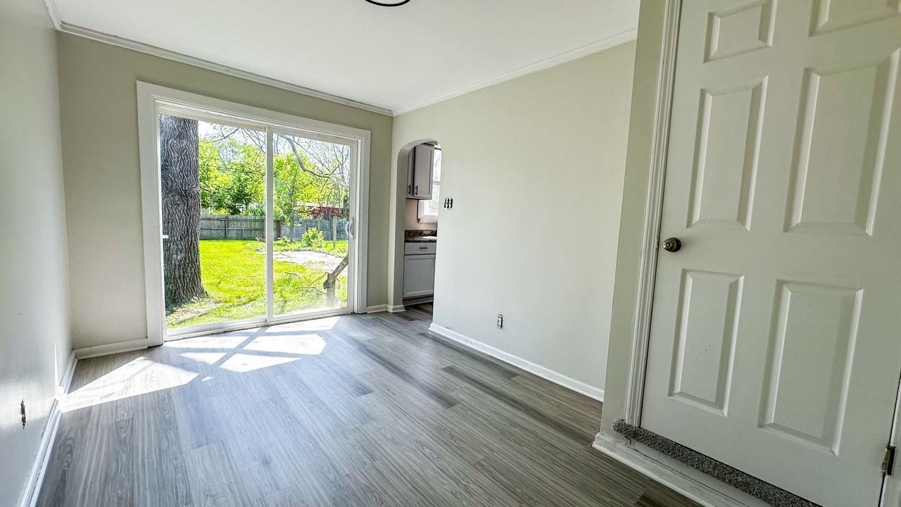 1824 S Champion Ave - Photo 3 of 11