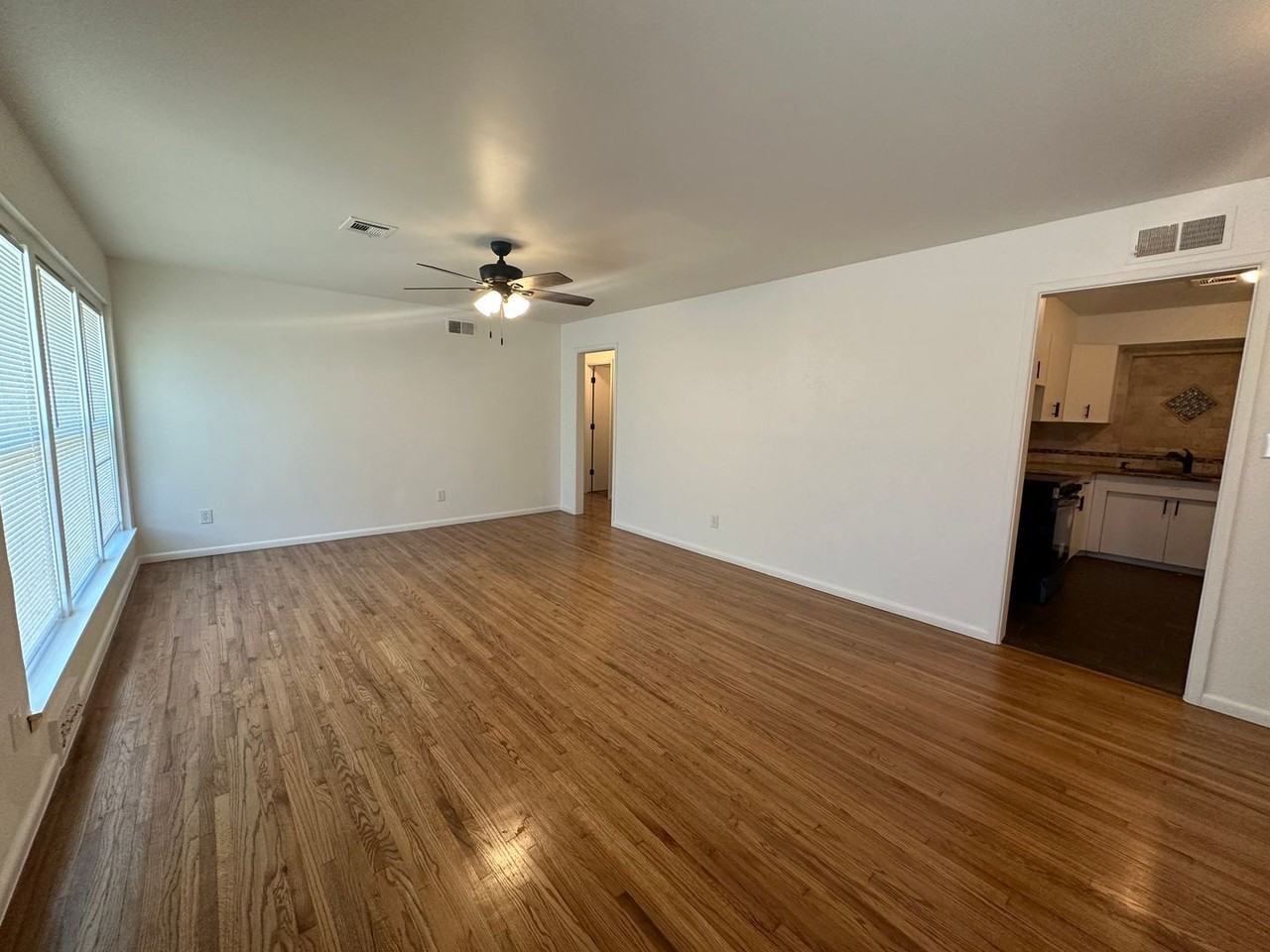 2119 Murray Dr - Photo 3 of 31