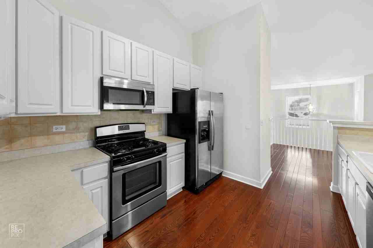 831 Genesee Dr - Photo 4 of 10