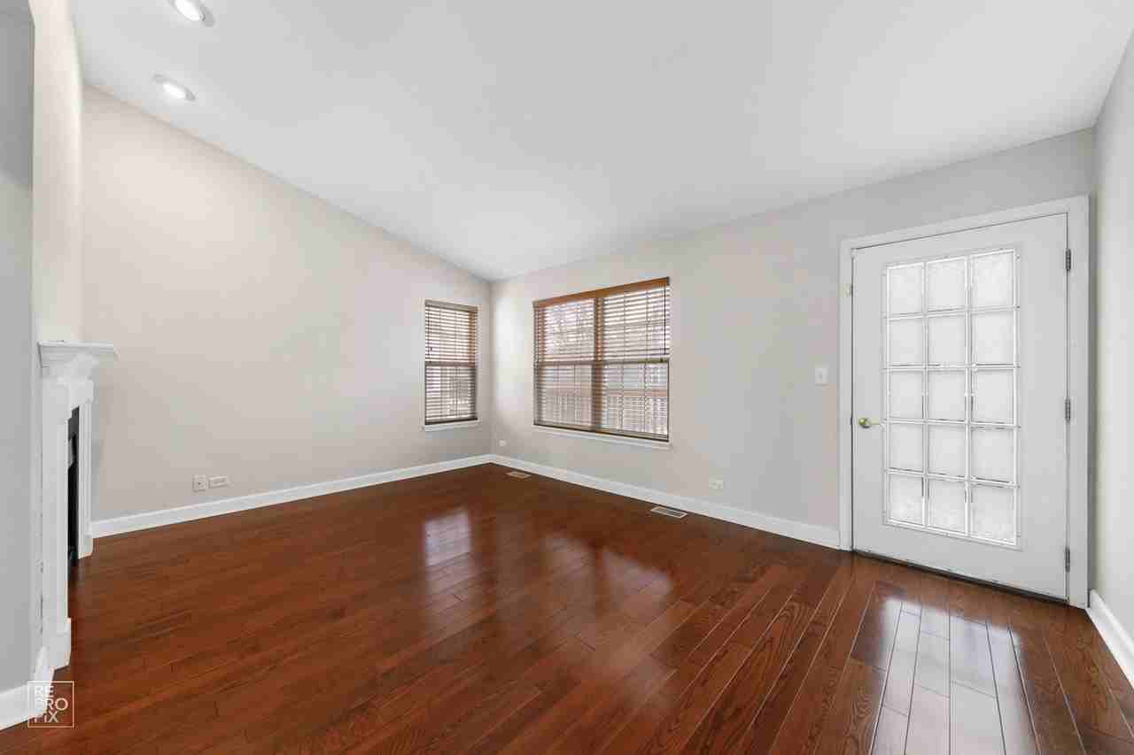 831 Genesee Dr - Photo 5 of 10