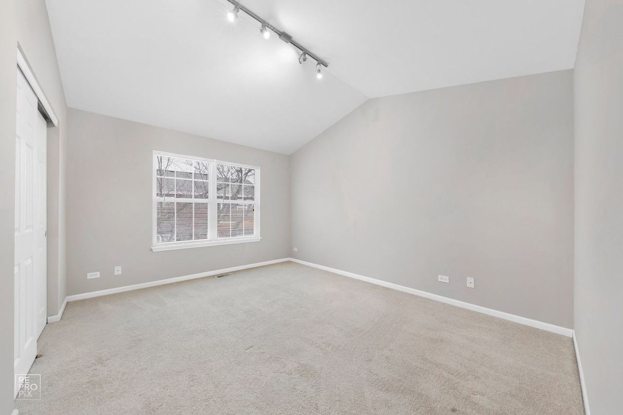 831 Genesee Dr - Photo 6 of 10