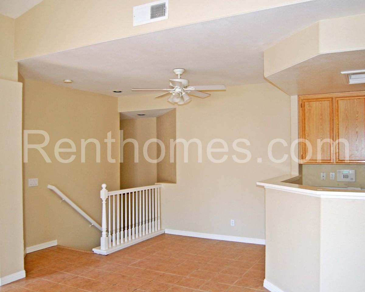 11867 Spruce Run Dr Unit A - Photo 4 of 12