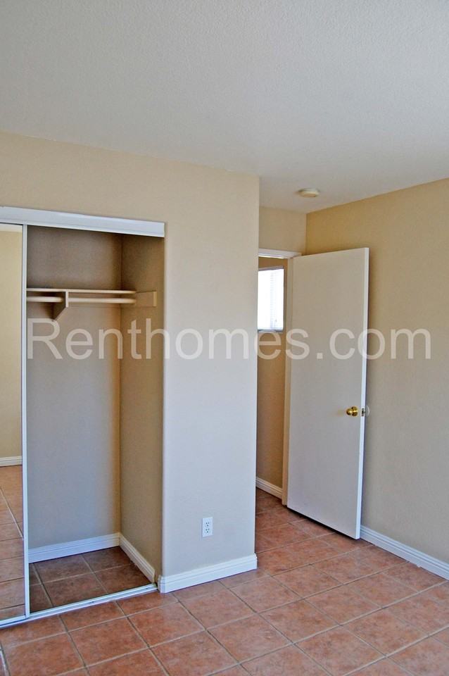 11867 Spruce Run Dr Unit A - Photo 7 of 12