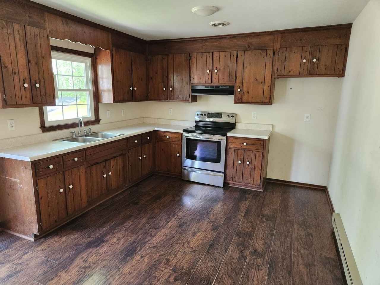 10202 Goldenbrook Ct - Photo 3 of 9