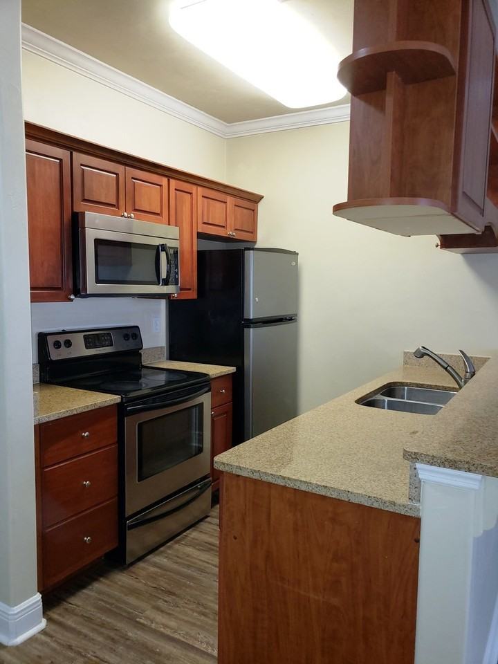 1917 Bloomington Ave - Photo 6 of 24