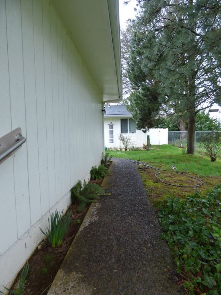 1053-1055 Lansford Dr SE Salem, OR 97302 - Photo 3 of 17