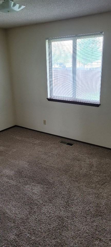 820 W Quince Ave - Photo 3 of 8