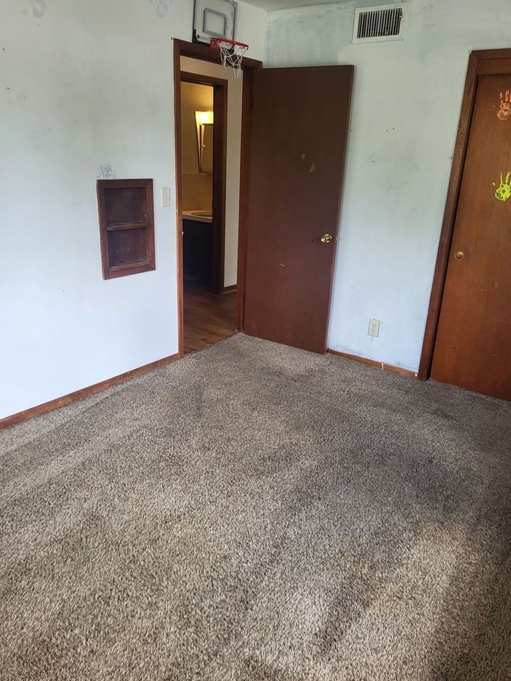 Van Dorn - Photo 2 of 7