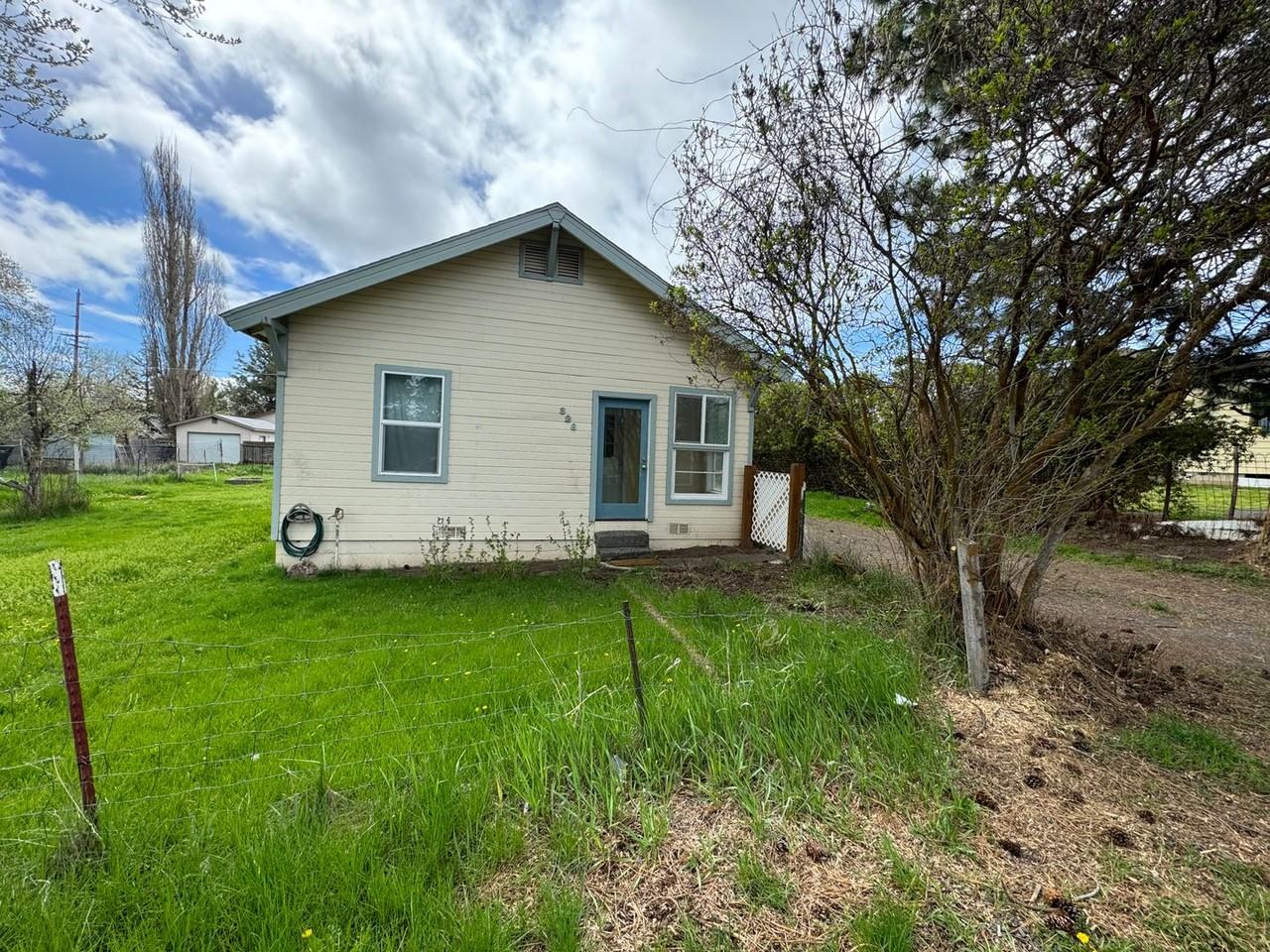 326 Torrey St - Photo 2 of 17
