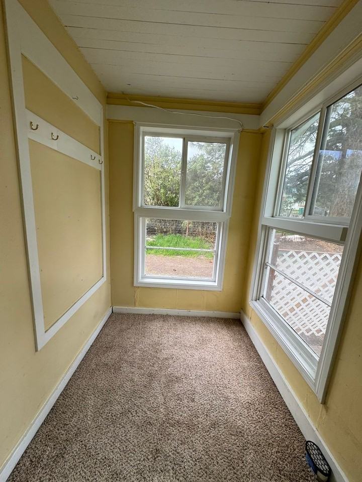 326 Torrey St - Photo 4 of 17