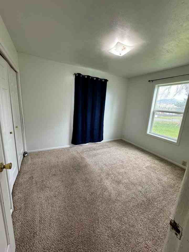 326 Torrey St - Photo 7 of 17