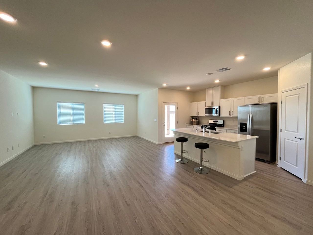 7458 Mason Springs Ave - Photo 2 of 24