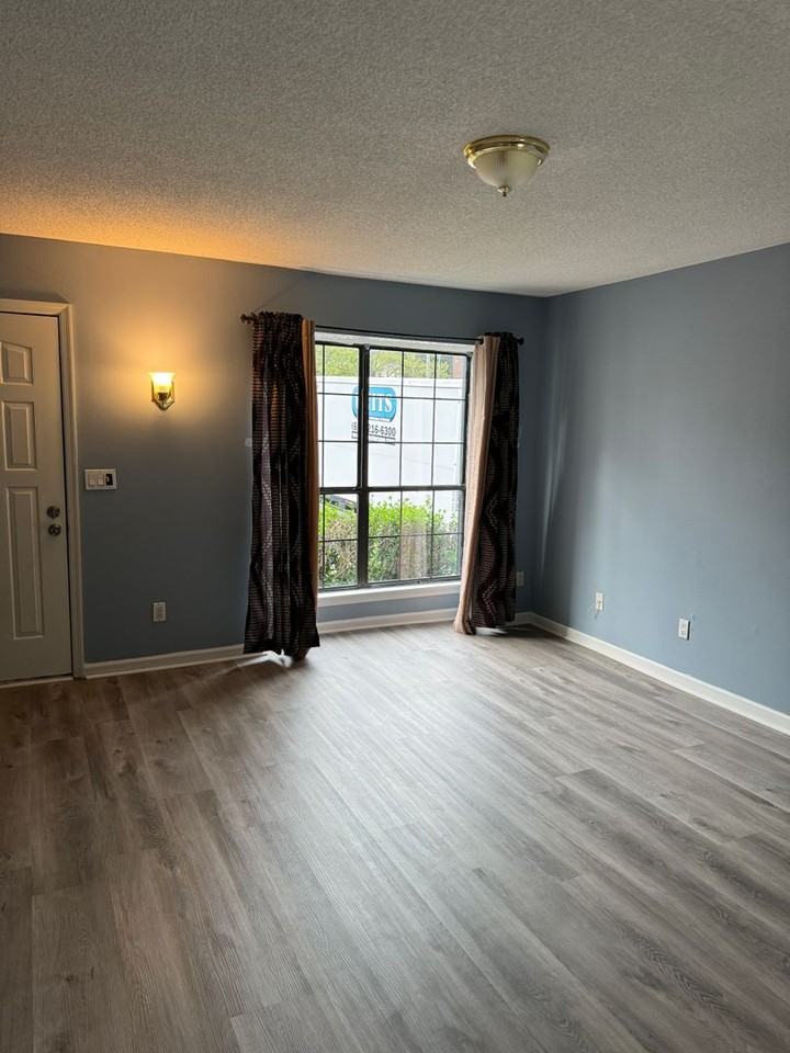 110 Elizabeths Ct - Photo 3 of 28