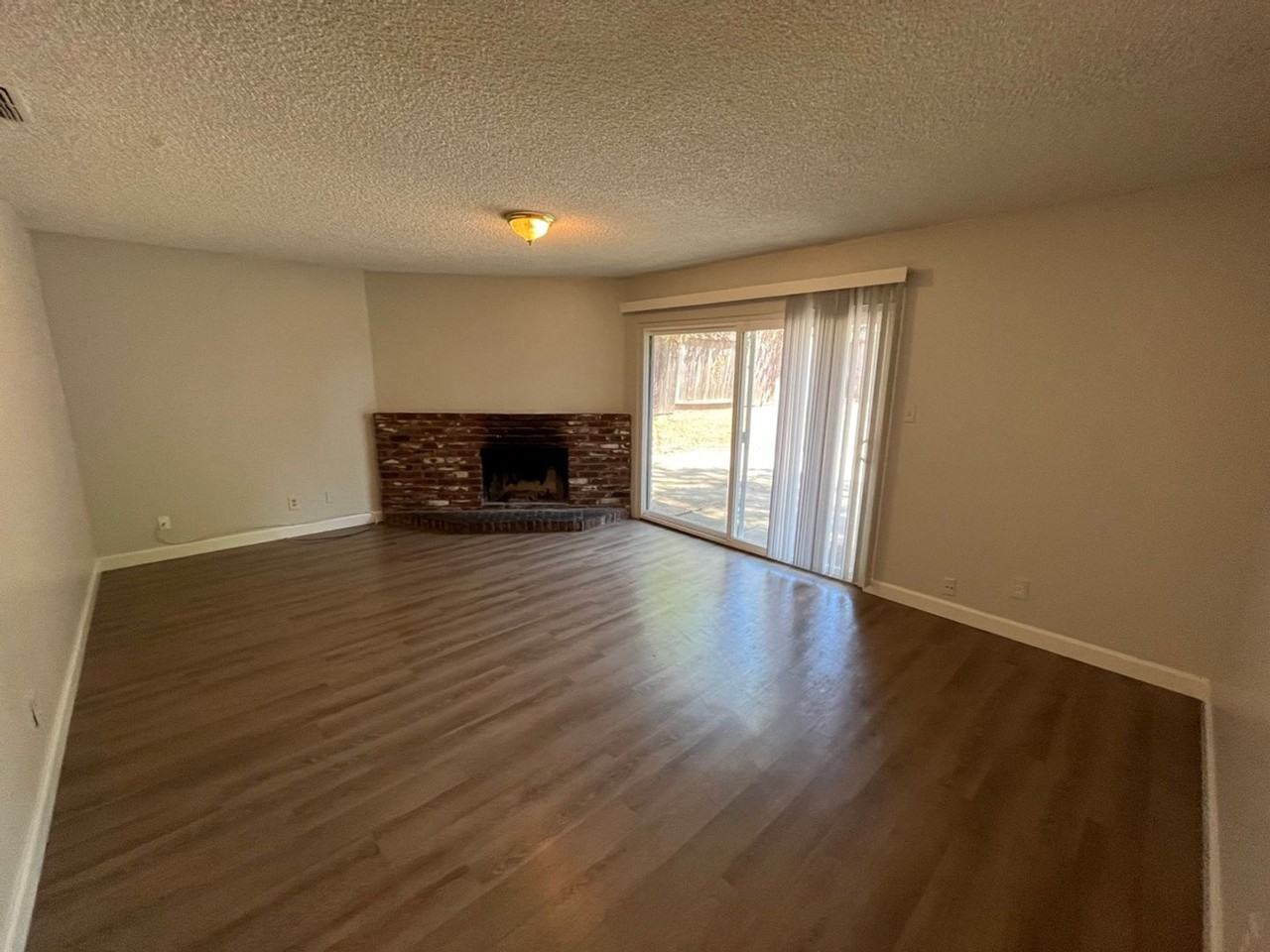 4027 Dexter Cir - Photo 2 of 16