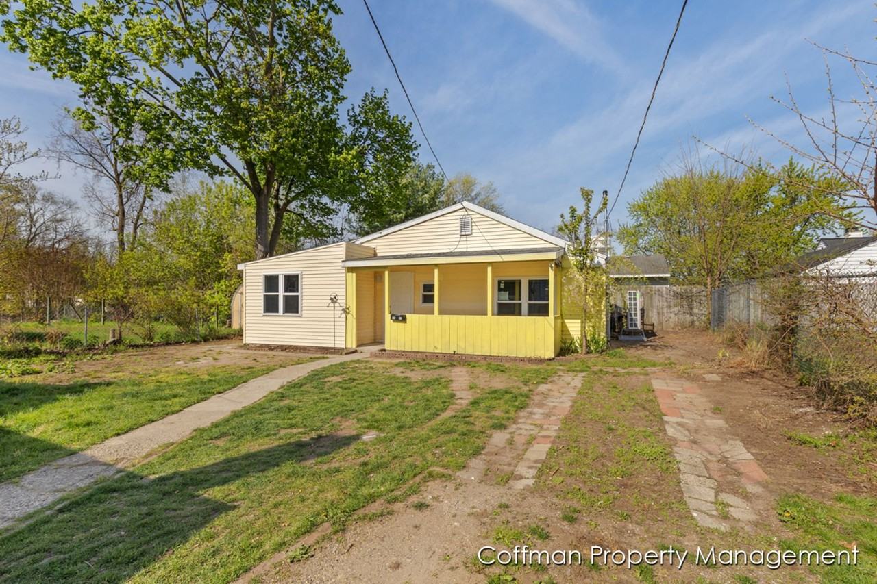 2065 Johanna Ave Sw - Photo 2 of 9