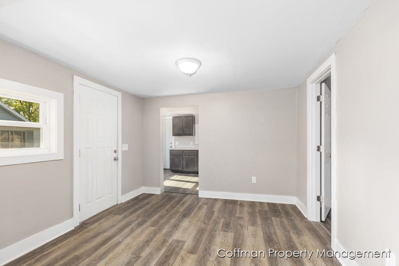 2065 Johanna Ave Sw - Photo 3 of 9