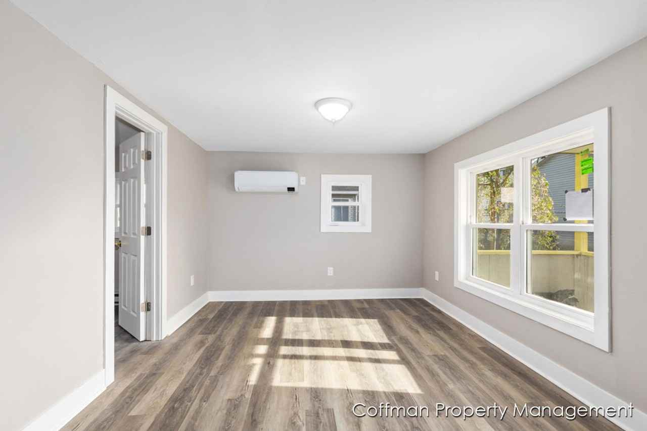 2065 Johanna Ave Sw - Photo 4 of 9