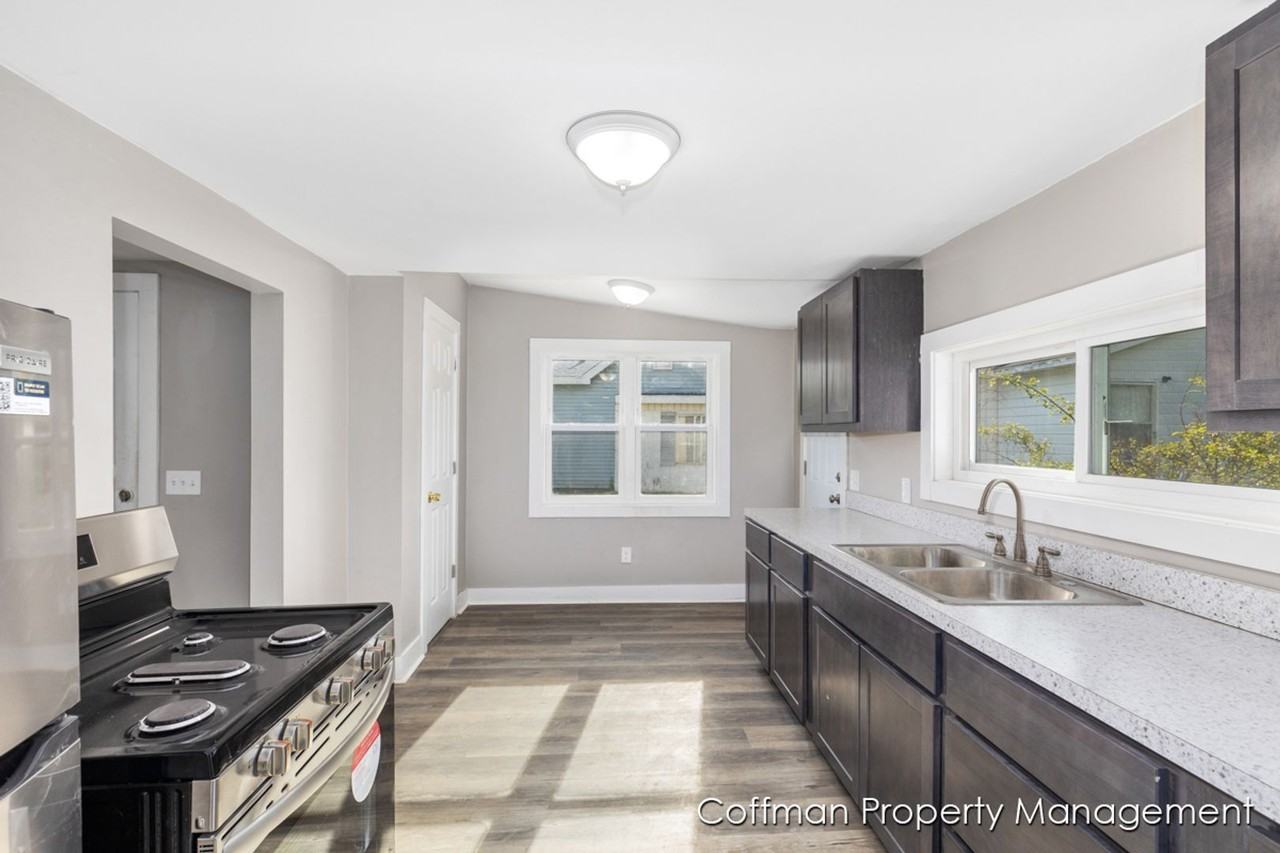 2065 Johanna Ave Sw - Photo 5 of 9