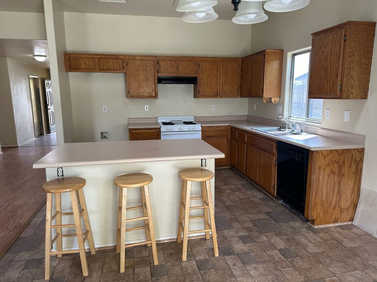 920 Alder Ave - Photo 2 of 21