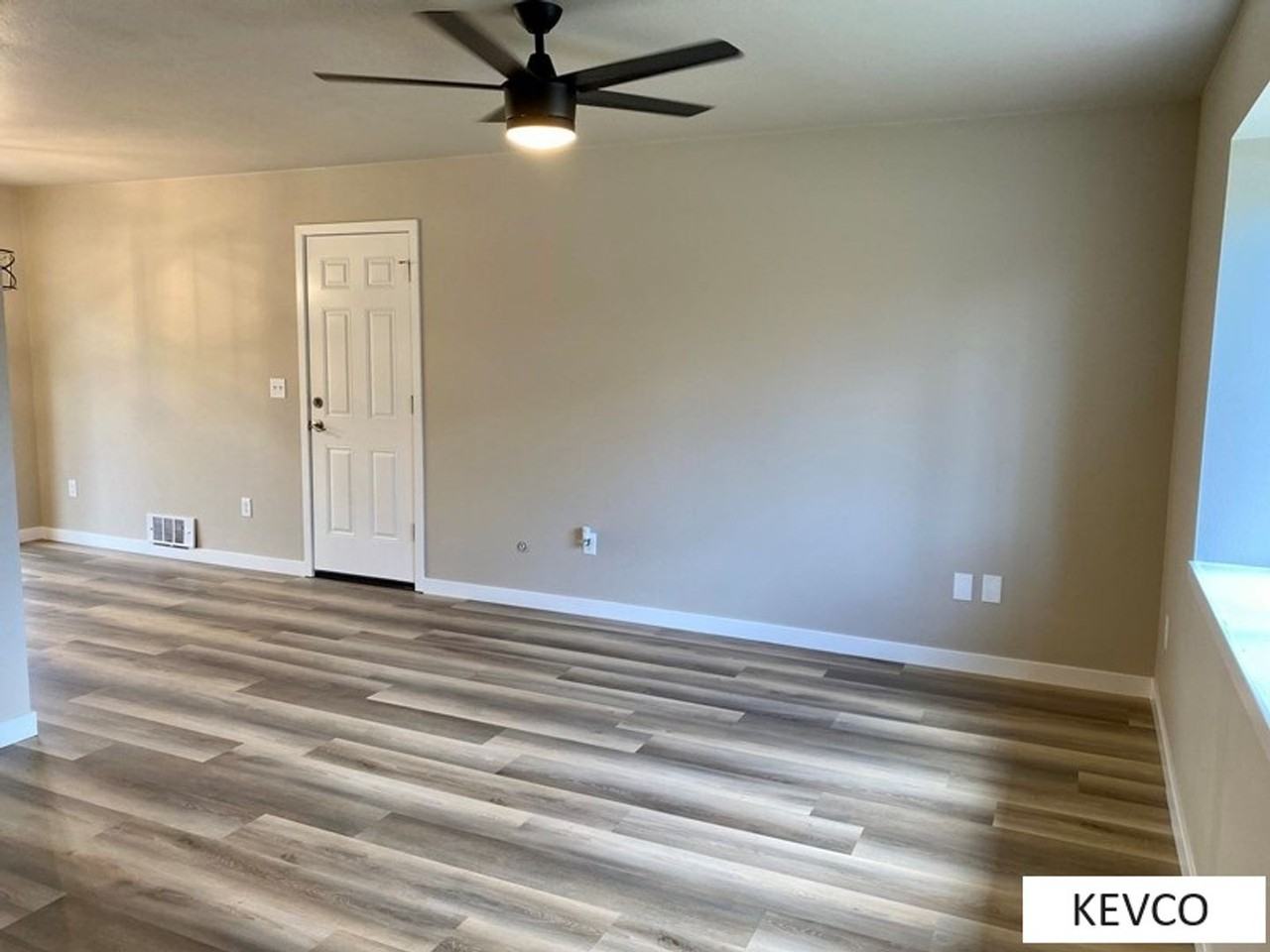 2913 Sagebrush Dr - Photo 3 of 23