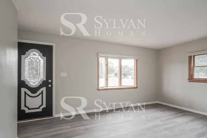 460 Meadow Rd - Photo 3 of 15