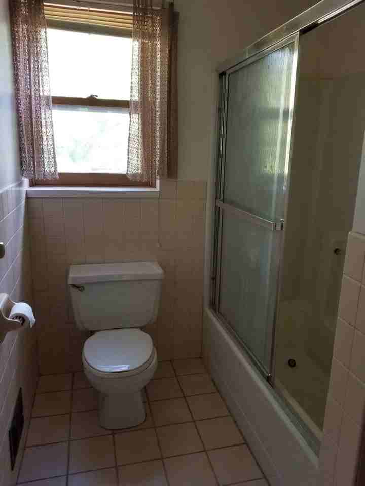 1001 Oak St Apt A #NA - Photo 3 of 12